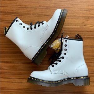 Doc Martens Air Waves 11821 8 Eye White